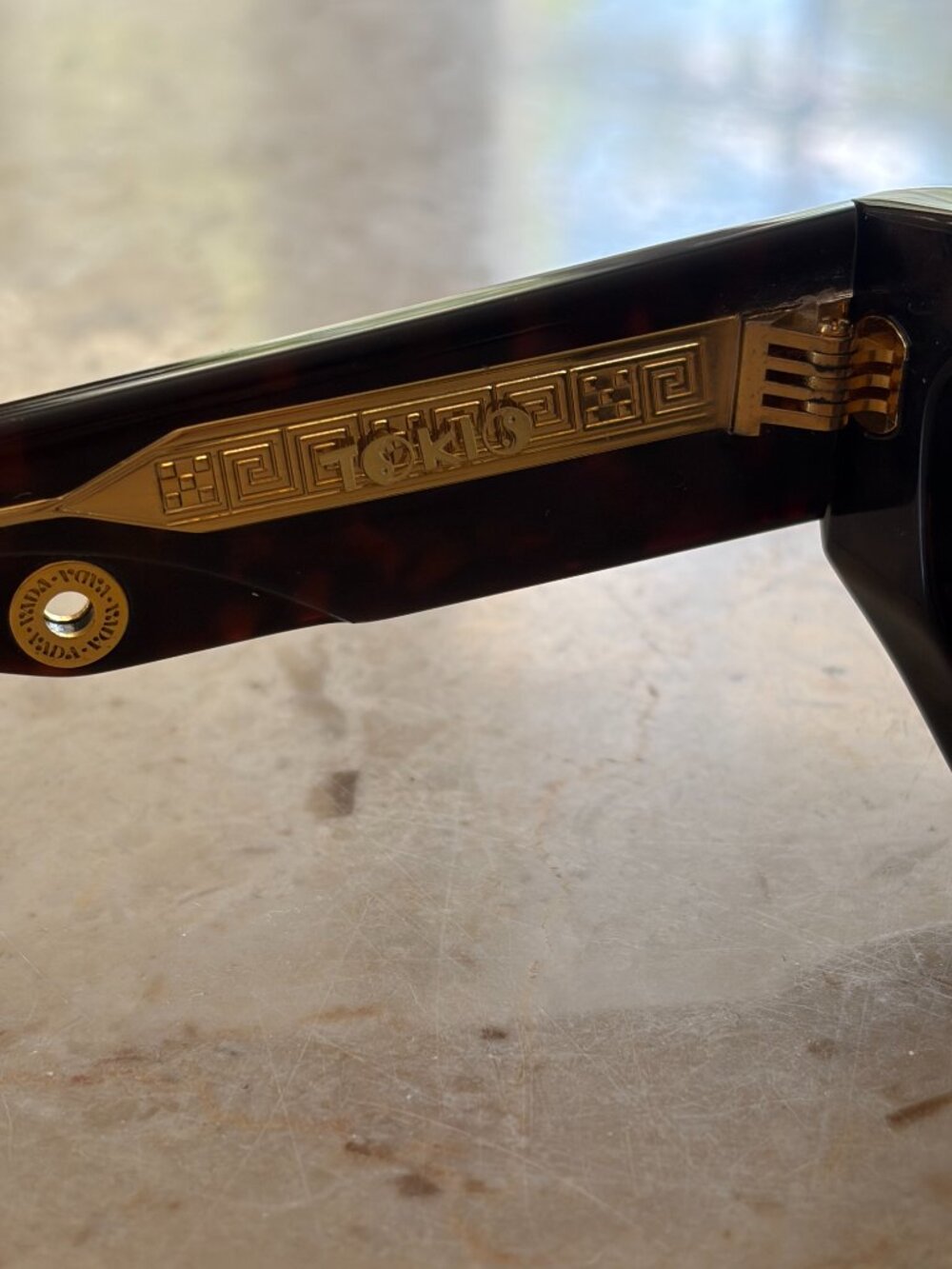 Vada Tokio Sunglasses in dark tortoiseshell and 18k gold - Picture 4 of 9
